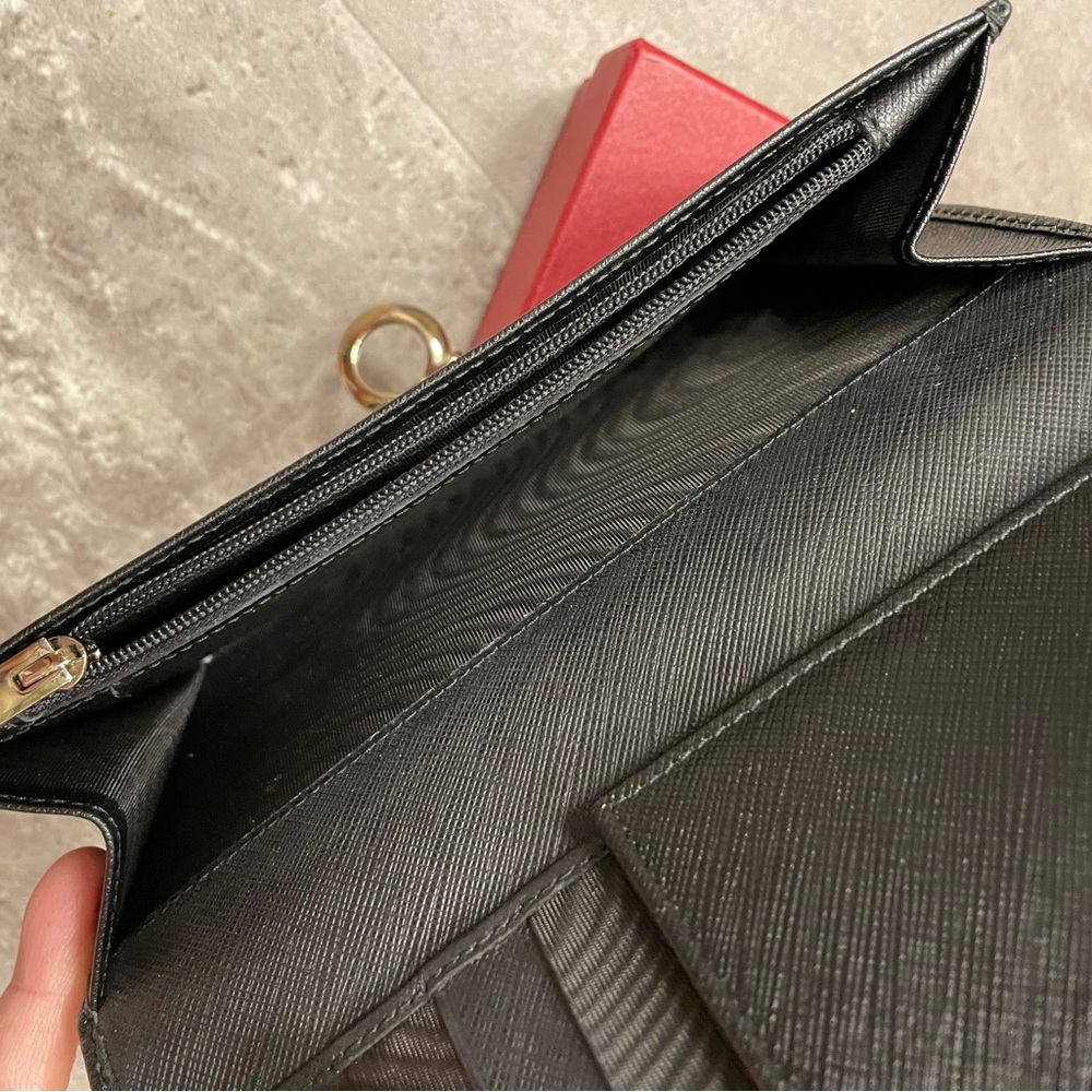 100% Authentic Salvatore Ferragamo Black Wallet - Picture 8 of 12